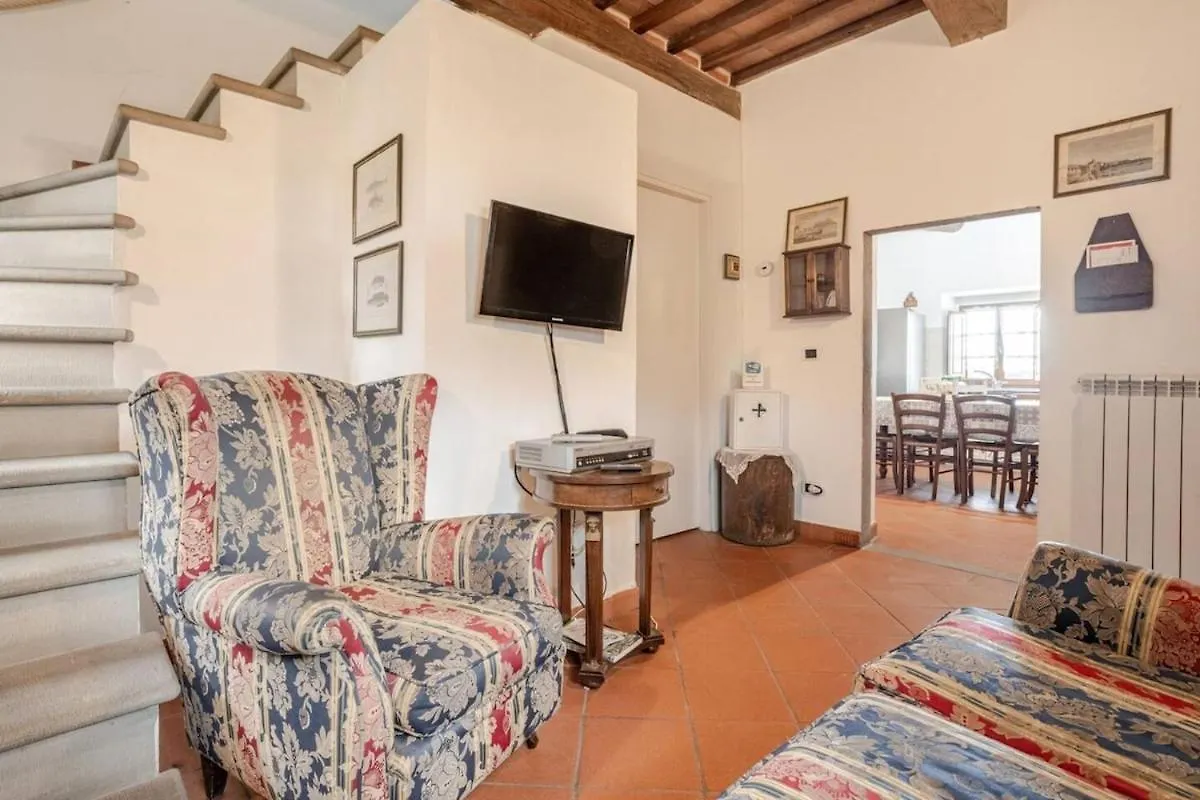 Ala di Maniero in Toscana, nel Mugello sulle Colline di Firenze Borgo San Lorenzo Casa di campagna